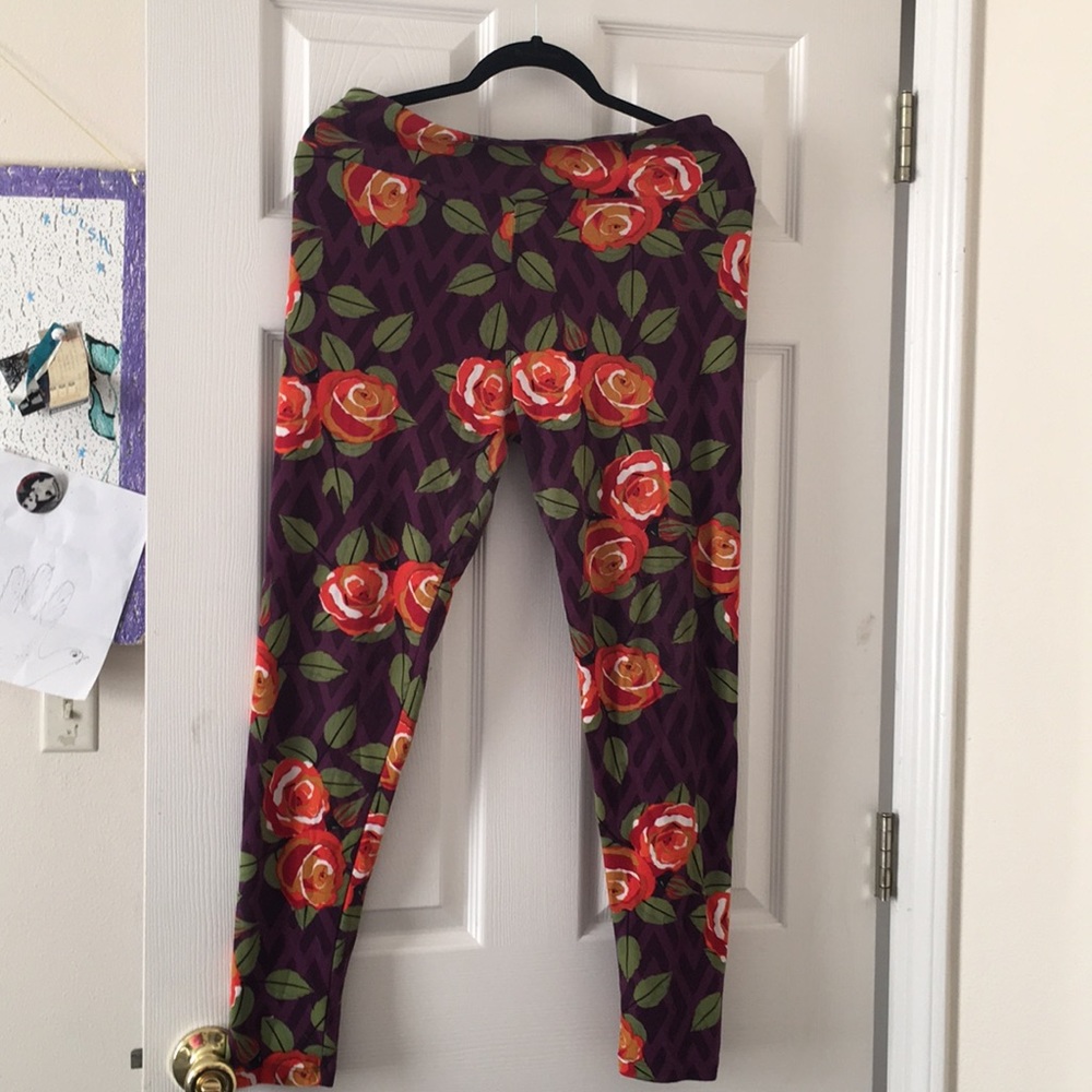 LuLaRoe Tall & Curvy Leggings